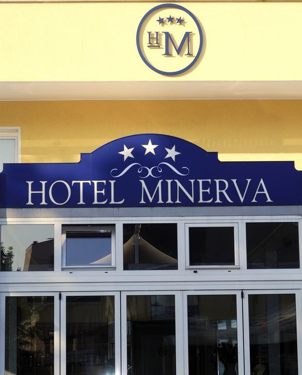 Hotel Minerva Lignano Sabbiadoro Exterior foto